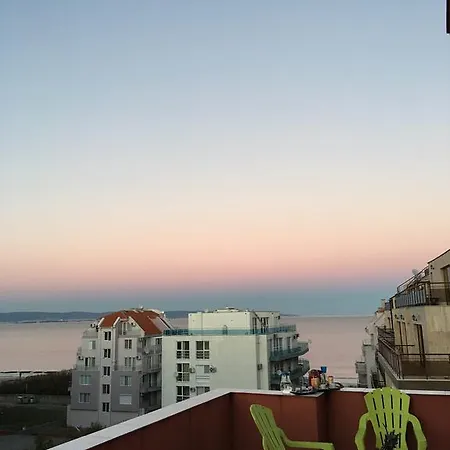 Natasha Beachside Apartment *