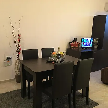 Natasha Beachside Apartment *
